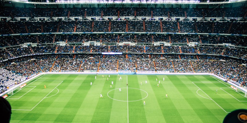 2026世界杯官方赛程表与精彩进球瞬间集锦的合成图片，画面充满动感